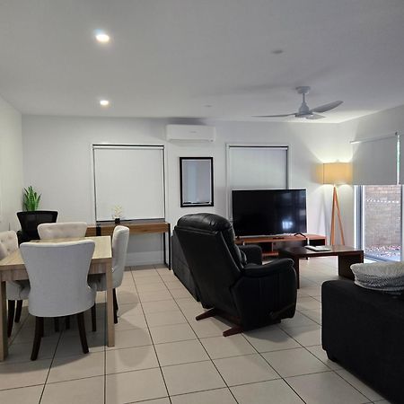 Вілла Quarterdecks Retreat Urangan Екстер'єр фото