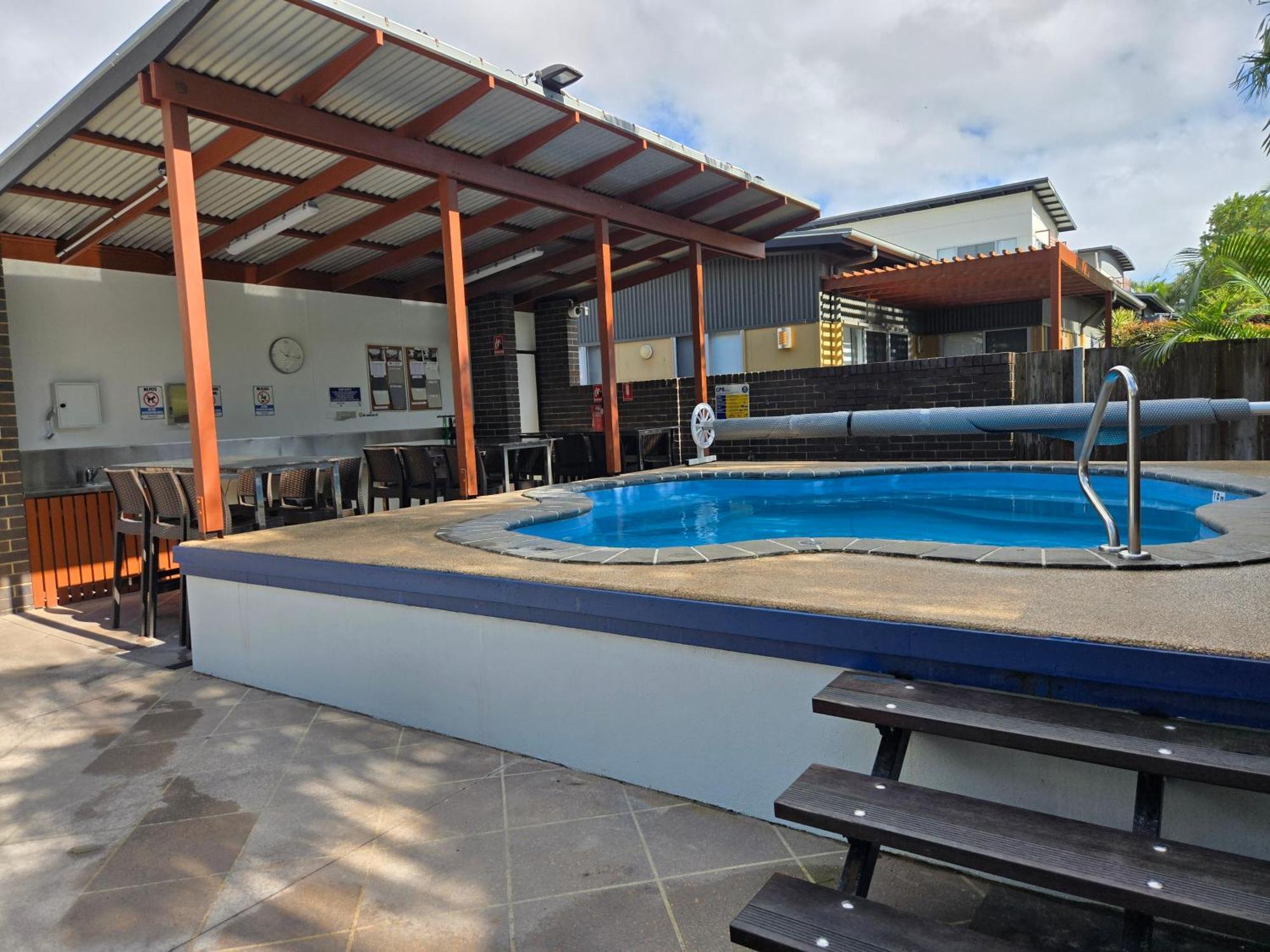 Вілла Quarterdecks Retreat Urangan Екстер'єр фото