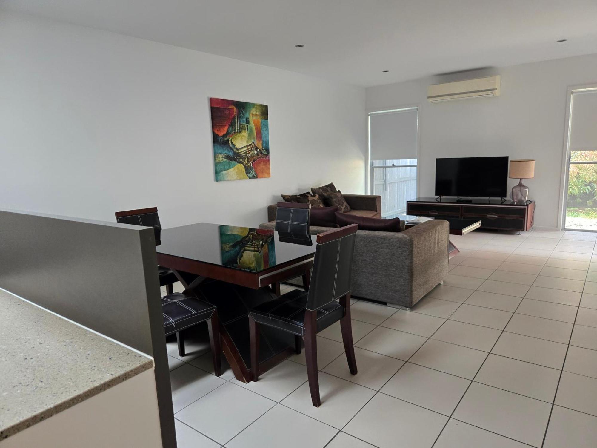 Вілла Quarterdecks Retreat Urangan Екстер'єр фото